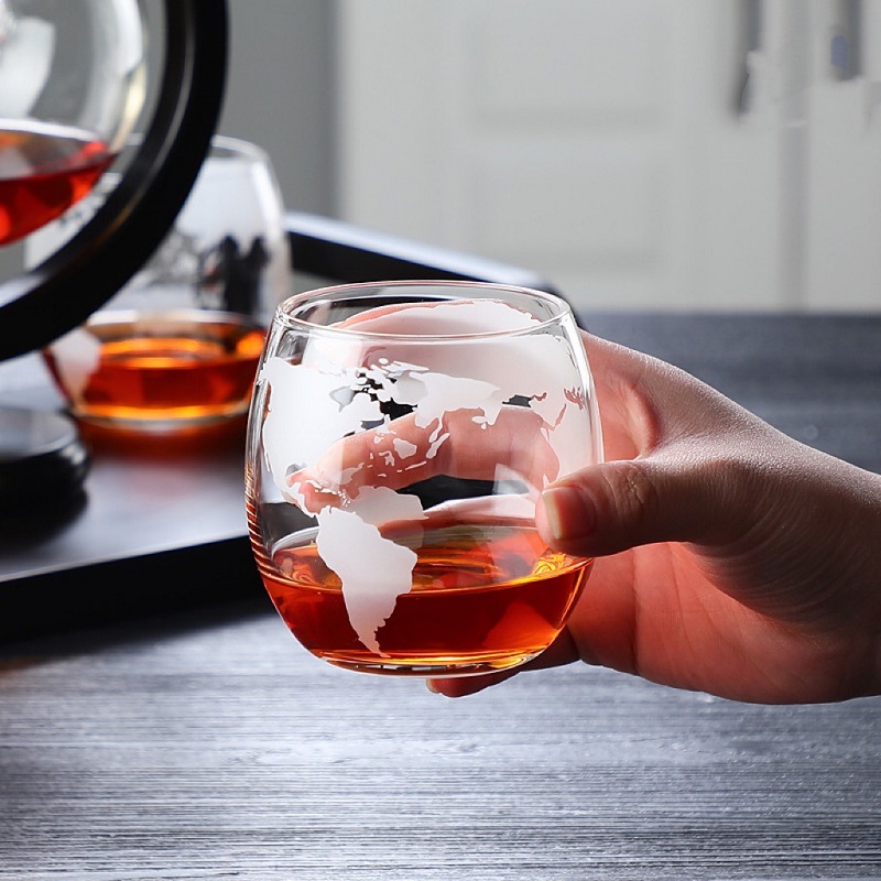 무연 Carafe 절묘한 나무 스탠드와 2 위스키 안경 - Decanter Globe Set 리뷰 및 가격